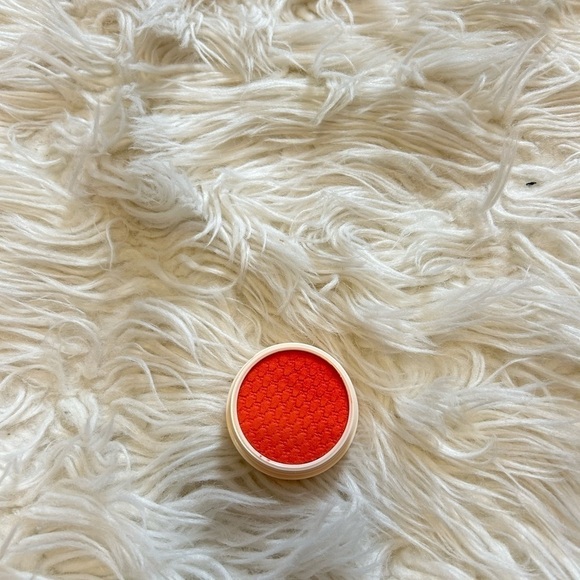 Red blush - Picture 1 of 1